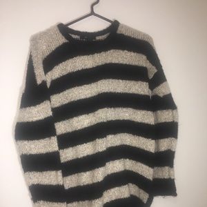 Cute knit sweater black and white